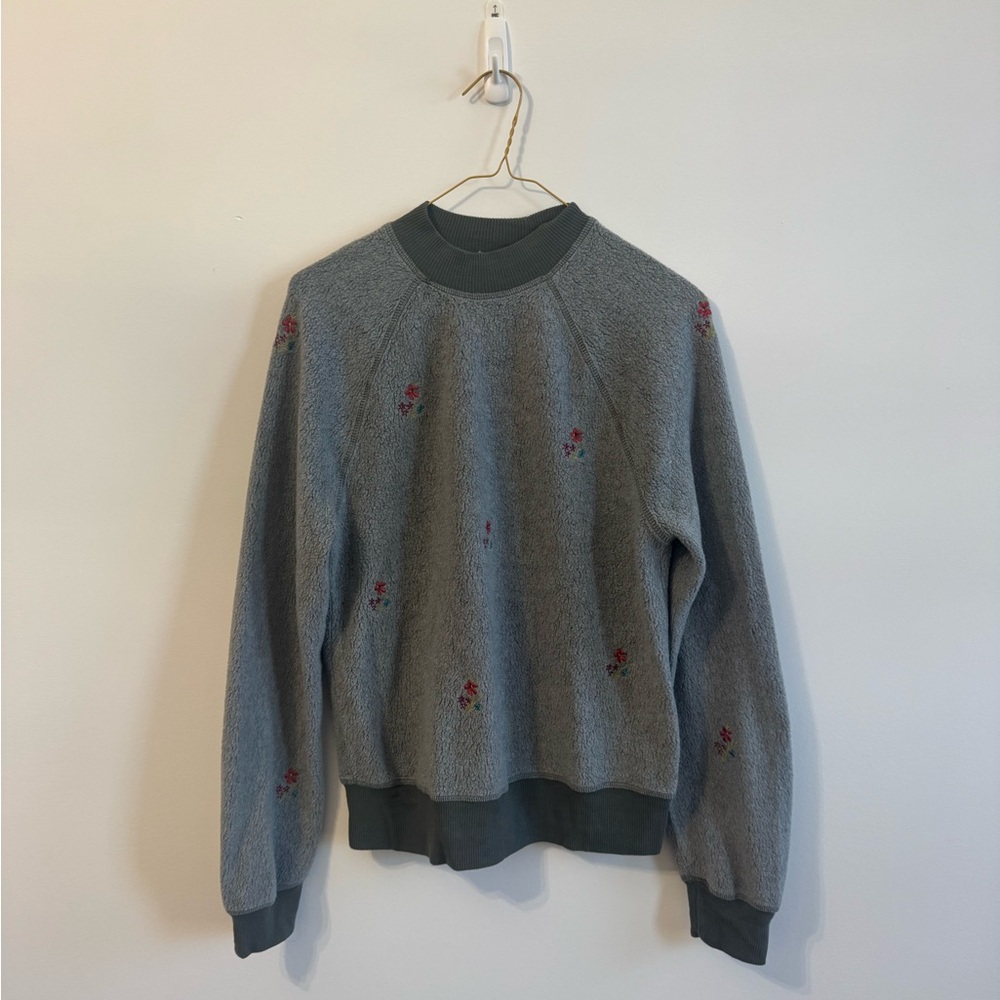 T.La Gray/Green Crewneck Sweater with Floral Details